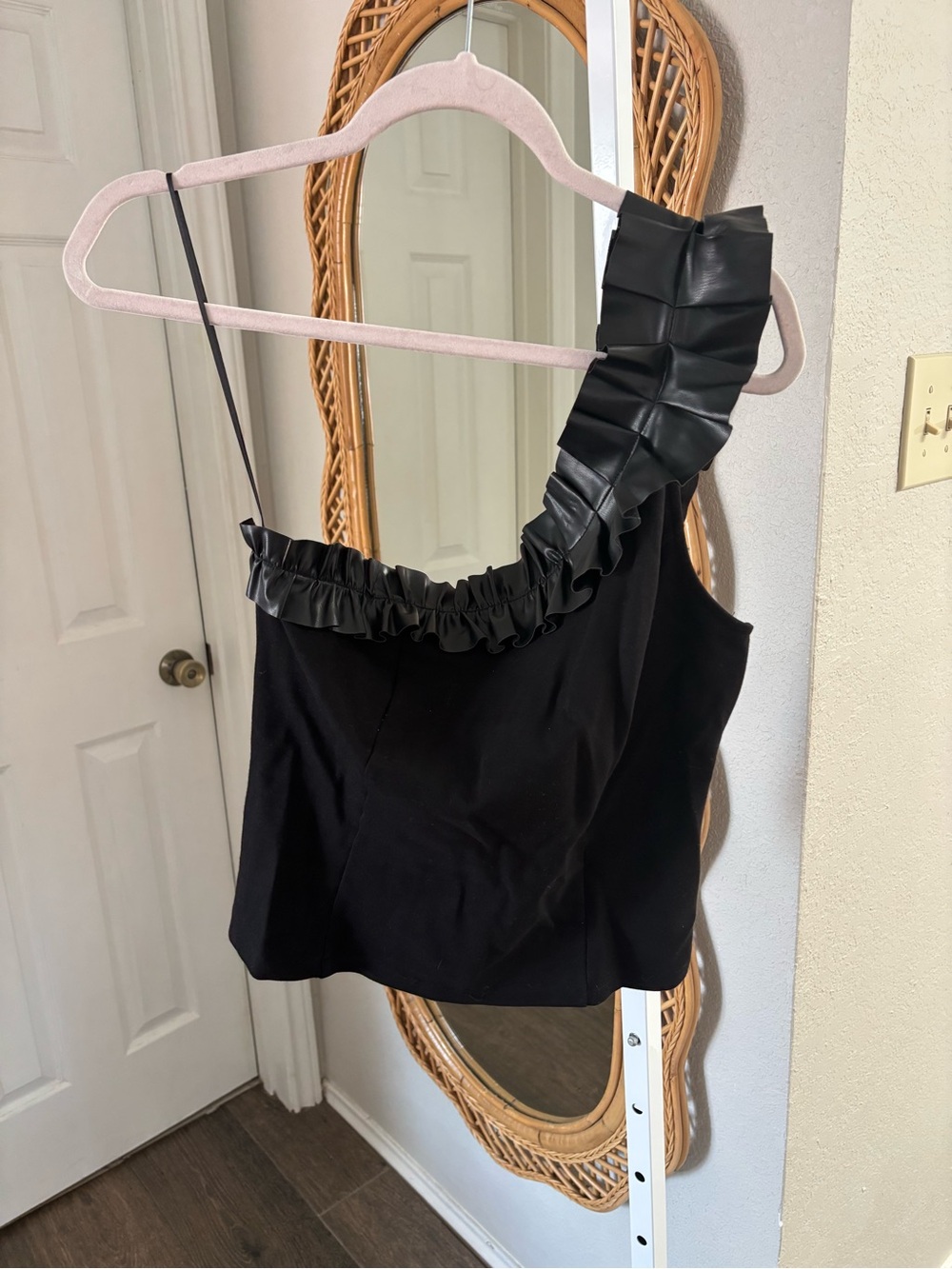Anthropologie / Sunday in Brooklyn One-Shoulder Ruffled Faux Leather Top Black - Picture 6 of 9